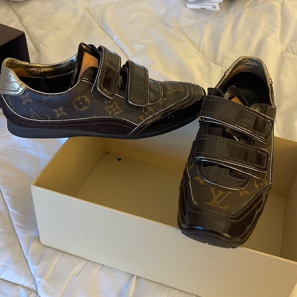 I’m selling Vintage Louis Vuitton shoes - Picture 4 of 6